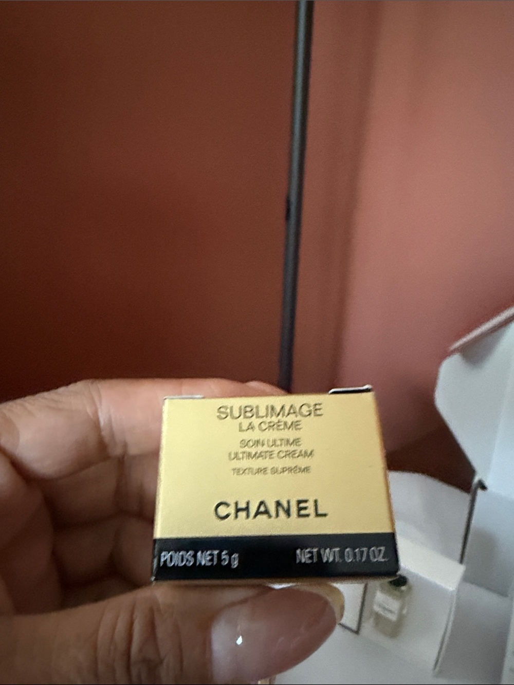 CHANEL Sublimage Serum & Crème Set - Gold and White Packaging - Picture 3 of 5
